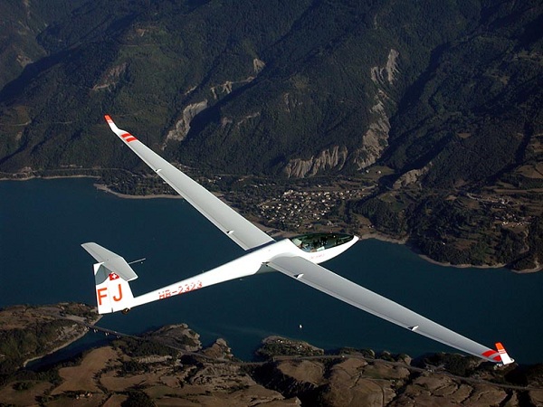 Single-seat high performance fiberglass Glaser-Dirks DG-808 over the Lac de Serre Ponçon in the French Alps.